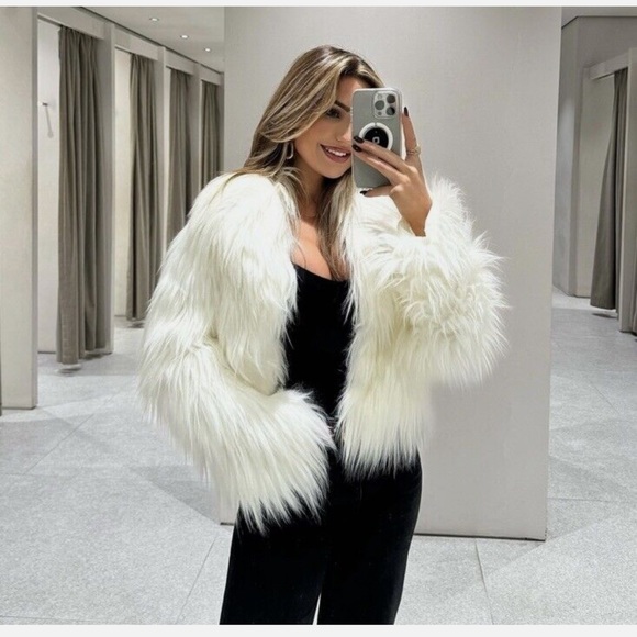 ZARA FAUX FUR JACKET BLOGGER FAV - Picture 2 of 12